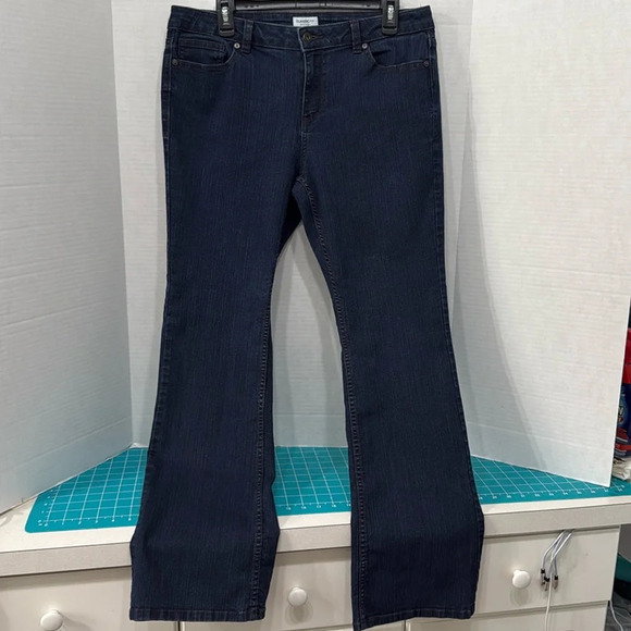 Liz Claiborne Dark Blue Wash Classic Fit Bootcut Jeans Size 12 Inseam 31.5 - Picture 1 of 9